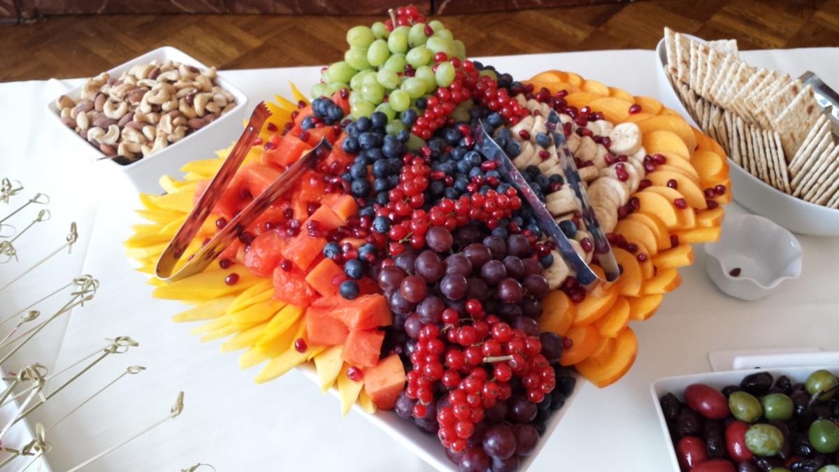 Fruit tray to accompany a buffet